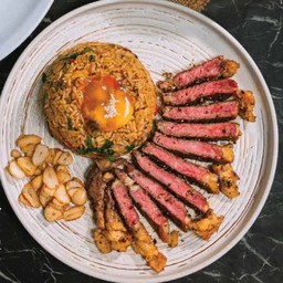 ข้าวผัดกะเพรามันเนื้อออสเตรเลียย่าง