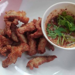 หมูทอด + น้ำจิ้มแจ่ว
