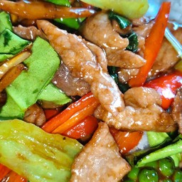 ผัดฉ่าเนื้อชิ้น ราดข้าวจ้า