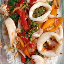 ข้าวราดผัดฉ่าทะเล