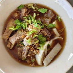 ก๋วยเตี๋ยวเนื้อเด็กวัง