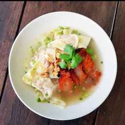 เกี๊ยว หมูแดงย่าง