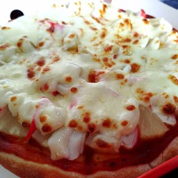 ปูอัดสับปะรดอบชีส ถาดใหญ่ 8 ชิ้น