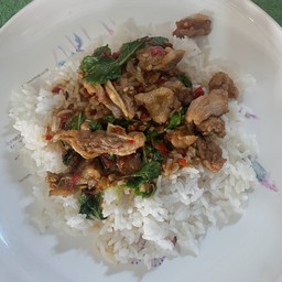 ข้าวราดกระเพราเนื้อ