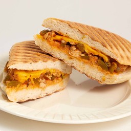 แซนวิชพานินีไส้ไก่แม็กซิกัน