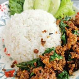 กะเพราเตาถ่าน เดอะคอมพาวส์