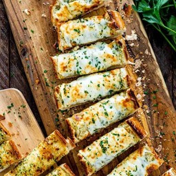 GARLIC AND PARMESAN BREAD
