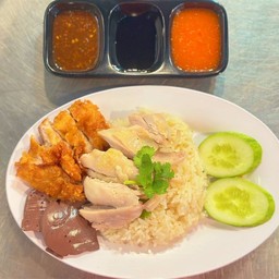 ข้าวมันไก่ผสมไก่ทอด
