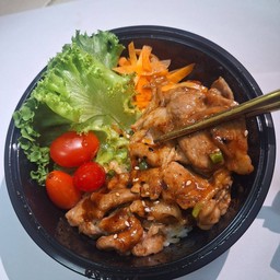 ข้าวหน้าหมูสันคอซอสเทริยากิ