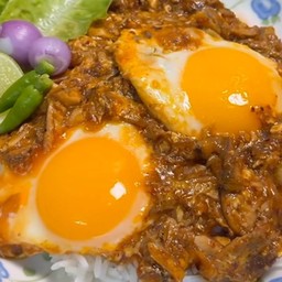 ปลากระป๋องผัดไข่ ราดข้าว