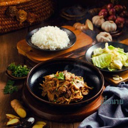 เนื้อเปื่อยผัดขิง พร้อมชุดข้าวสวย และกะหล่ำปลีทอดน้ำปลา