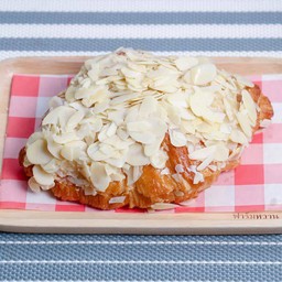 ครัวซองอัลมอนด์