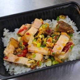 อาม่า กะเพราโบราณ ปั้ม ปตท.ทหารเรือ