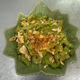 มะระผัดไข่