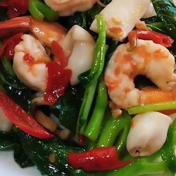 คะน้าทะเล หมึก กุ้ง