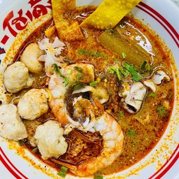 ก๋วยเตี๋ยวต้มยำทะเลหมูเด้ง