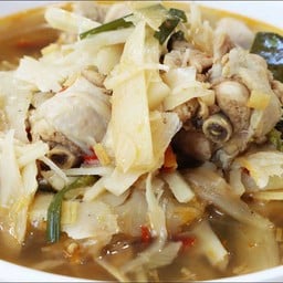 แกงหน่อไม้ส้มใส่ไก่