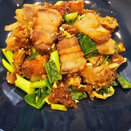 ผัดซีอิ้วหมูกรอบ