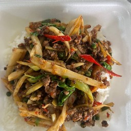 ผัดเผ็ดนกใส่หน่อไม้
