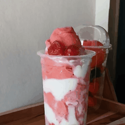 สตอเบอรี่โยเกิต