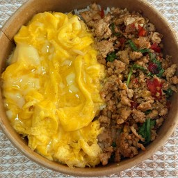 กะเพราหมูสับไข่ข้น