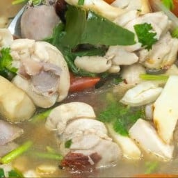 ต้มยำเนื้อไก่ใส่เครื่องใน +ข้าว