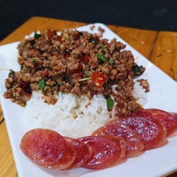 ข้าวกะเพราหมูสับ+กุนเชียงทอด