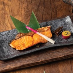 ปลาแซลมอนย่างซีอิ๊ว