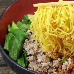 Dry Noodles with Minced Iberico , Peking Duck Style 海泉乾撈肉末麵 บะหมี่แห้งหมูสับซอสเป็ดปักกิ่ง