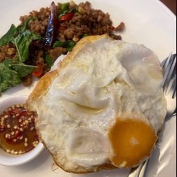 กระเพราพริกแห้งเนื้อบดแองกัส ไม่รวมไข่ดาว