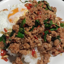 กระเพราหมูสับ(ไม่รวมไข่)ราดข้าว