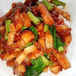 พริกแกงหมูกรอบ