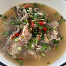 รสนิยม บะหมี่เกี๊ยว เล้งแซ่บ
