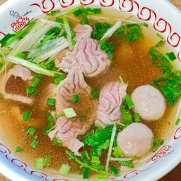 เฝอเนื้อกรอบ (Crispy Beef Pho)