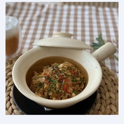 ข้าวผัดพริกเผาปลาแซลม่อน