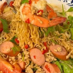 ยำมาม่า ฮ้อทด็อกไก่ กุ้ง