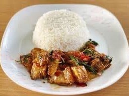 ข้าวกะเพราหมูกรอบ