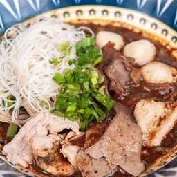 เส้นหมี่หมูทุกอย่าง