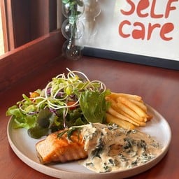 สเต็กเเซลมอนครีมผักโขม