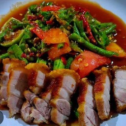 ส้มตำปลาร้าหมูกรอบ