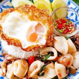 ข้าวกะเพราปลาหมึก