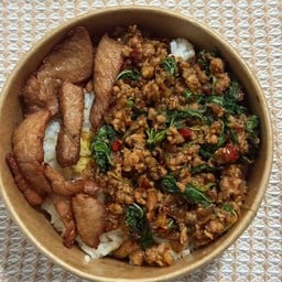 ผัดกะเพราหมูสับ+หมูทอด