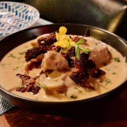 ไก่ฟริคัสเซ่กับซอสเห็ดมอเรล