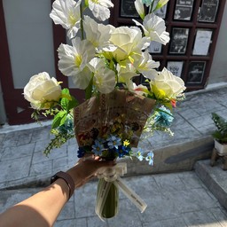 ช่อดอกไม้ใส่แบงค์3ใบกุหลาบขาว ไม่ใช่ดอกไม้จริง