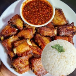 ข้าวซี่โครงหมูทอด จิ้มแจ่ว