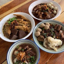 แพท ก๋วยเตี๋ยวเรือ บุฟเฟ่ต์ V.2 หนองคาย