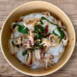 ข้าวกะเพราปลาหมึก