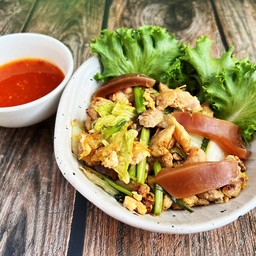 S 2 สุกี้แห้งไก่หมึกกรอบ