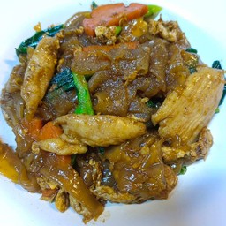 ก๋วยเตี๋ยวเนื้อตุ๋น ชามโต by เจ๊อุ๊