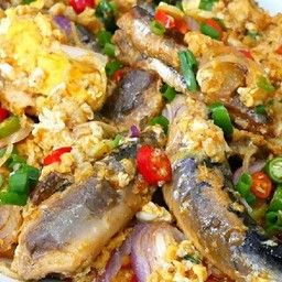 ปลากระป๋องผัดไข่